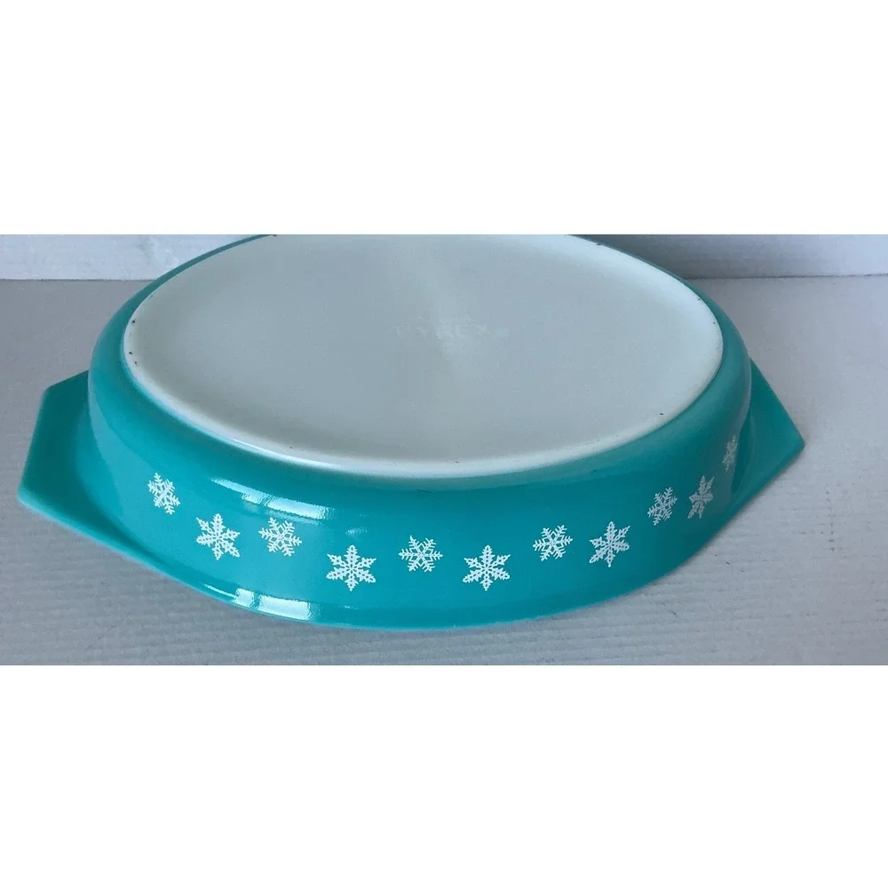 Pyrex Vintage Snowflake Divided Casserole Dish 1.5qt Turquoise MCM with Lid